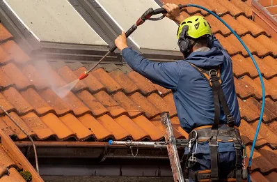 Démoussage et hydrofuge de toiture à Commes